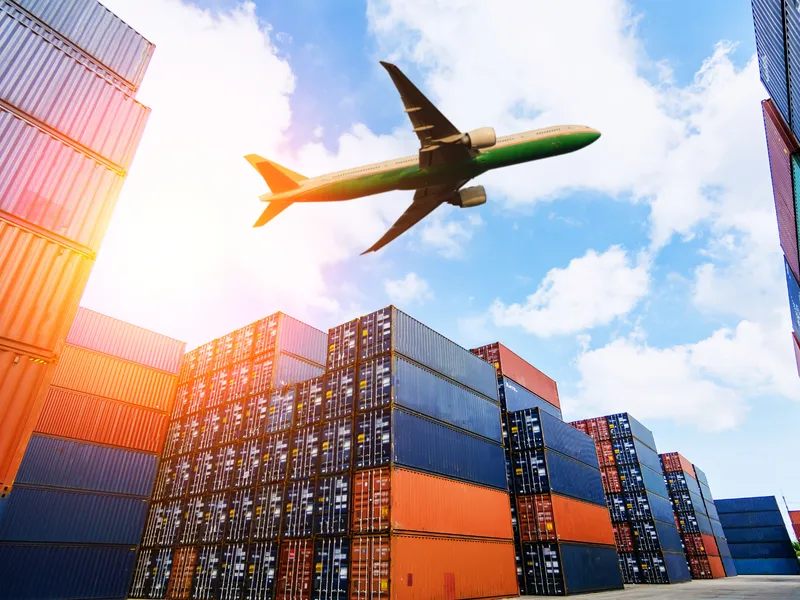 Operación logística para envíos puerta a puerta entre Miami y Venezuela